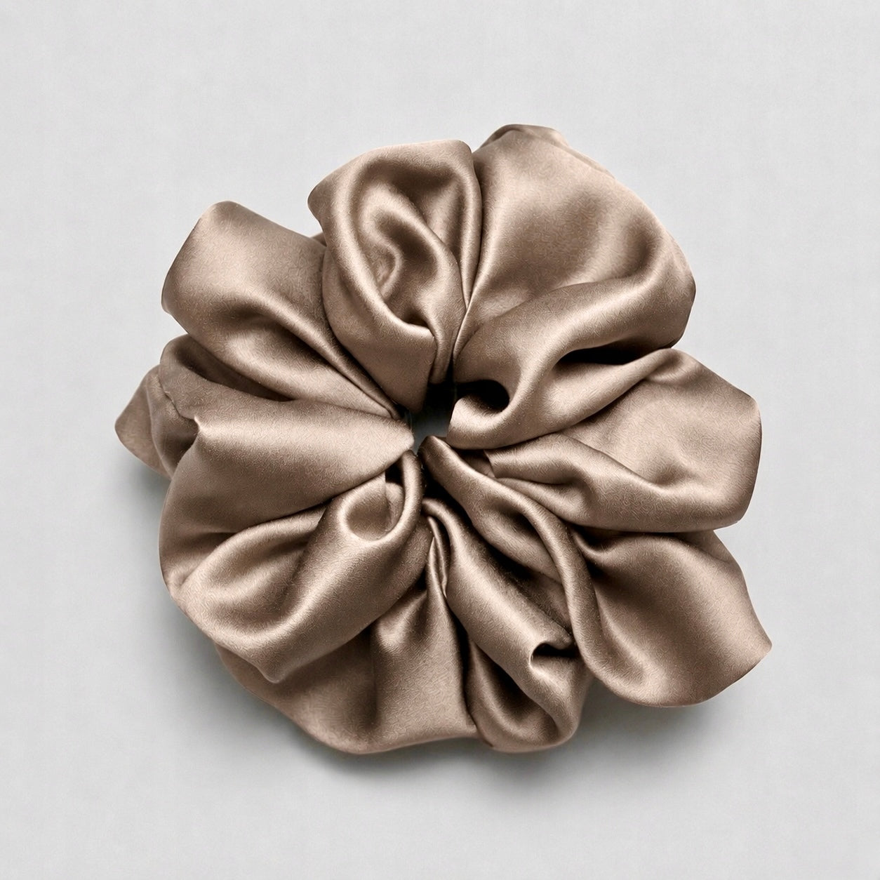 Jedwabna gumka do włosów 100% Jedwab scrunchie taupe XXL Meravil