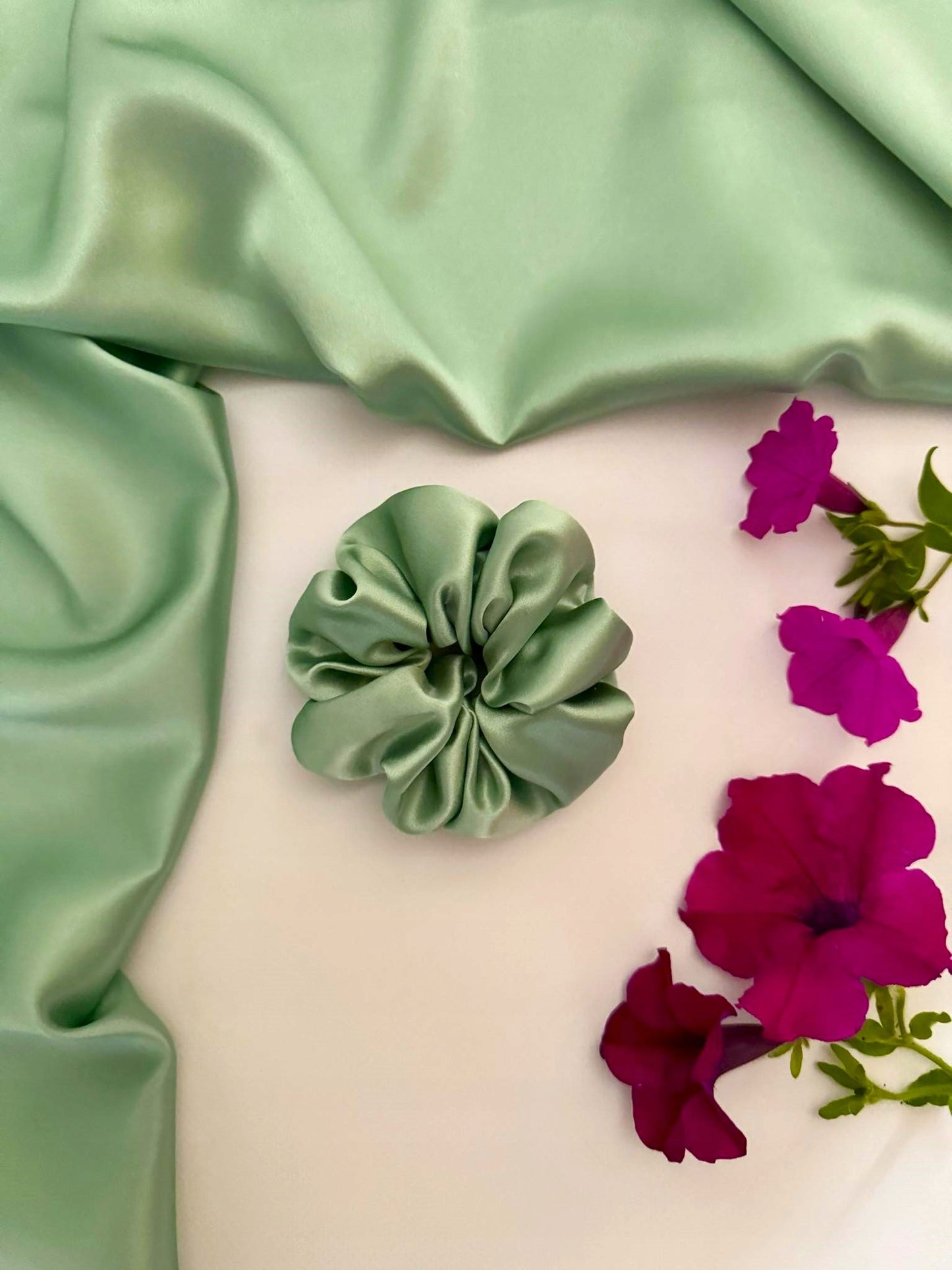 JEDWABNA GUMKA DO WŁOSÓW SCRUNCHIE 100% JEDWAB MORWOWY 22 mm MIĘTOWY r. M