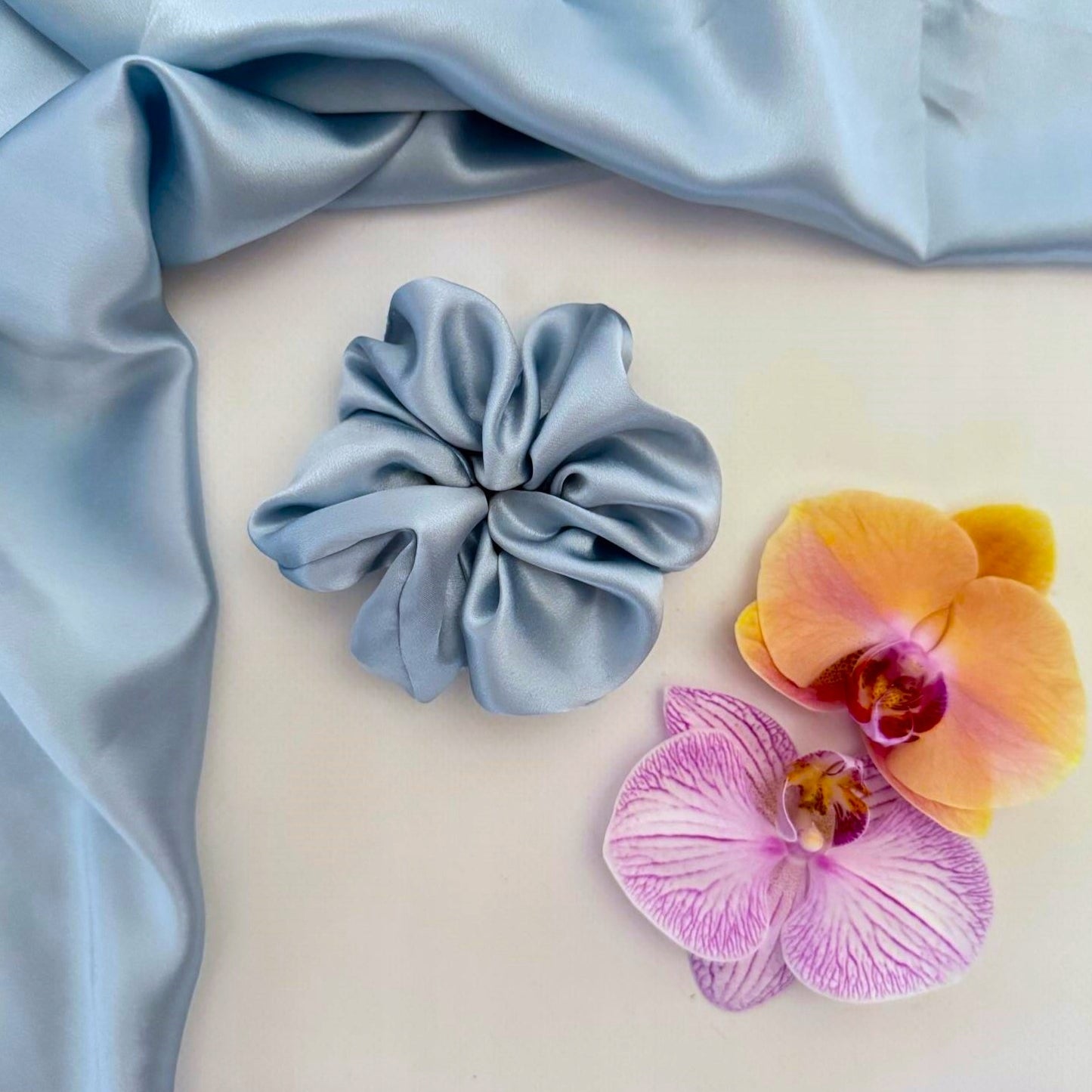 JEDWABNA GUMKA DO WŁOSÓW SCRUNCHIE 100% JEDWAB MORWOWY 22 mm NIEBIESKI r. M
