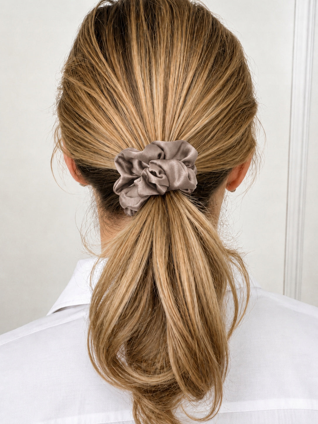 Jedwabna gumka do włosów 100% JEDWAB scrunchie Taupe MINI Meravil